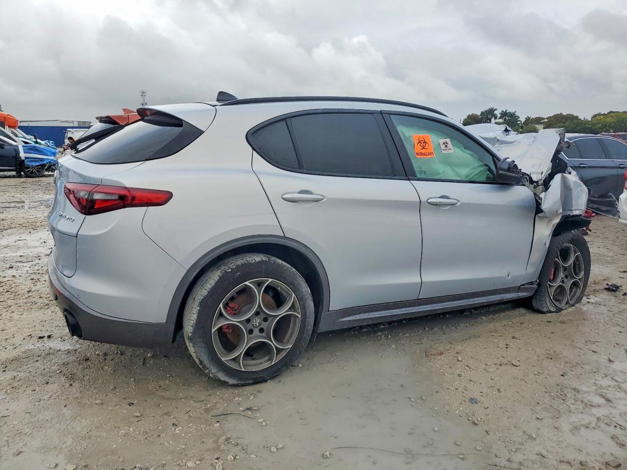 2022 ALFA ROMEO Stelvio — VIN ZASPAKBN0N7D46121 — photo 3